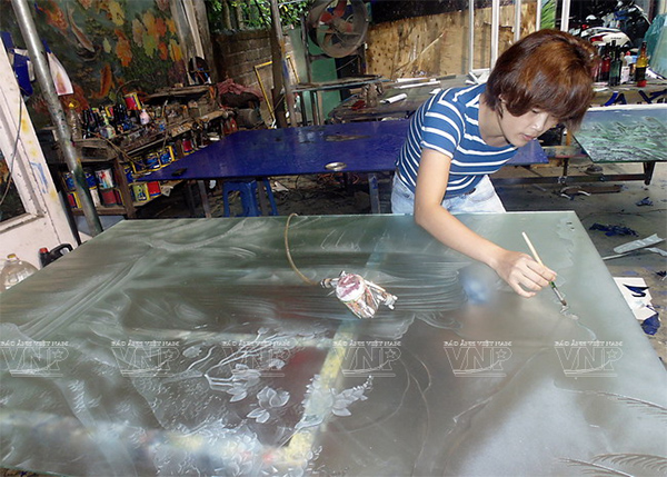 Tranh khắc trên kính