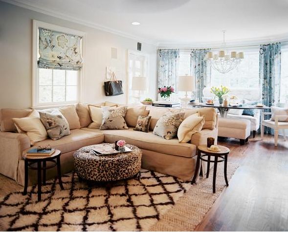 Sử dụng thêm thảm trải sàn cho phòng khách