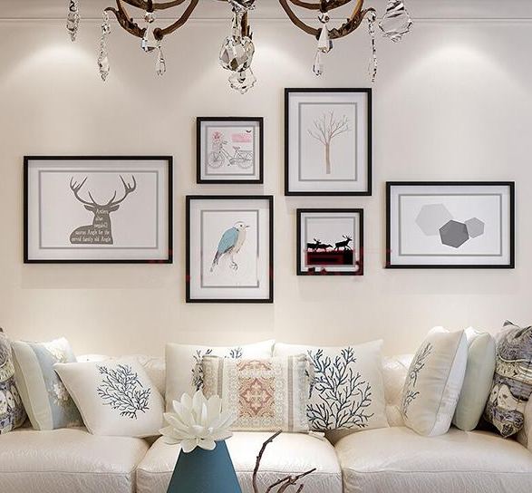 Tranh treo tường giúp tạo điểm nhấn đặc biệt cho phòng khách